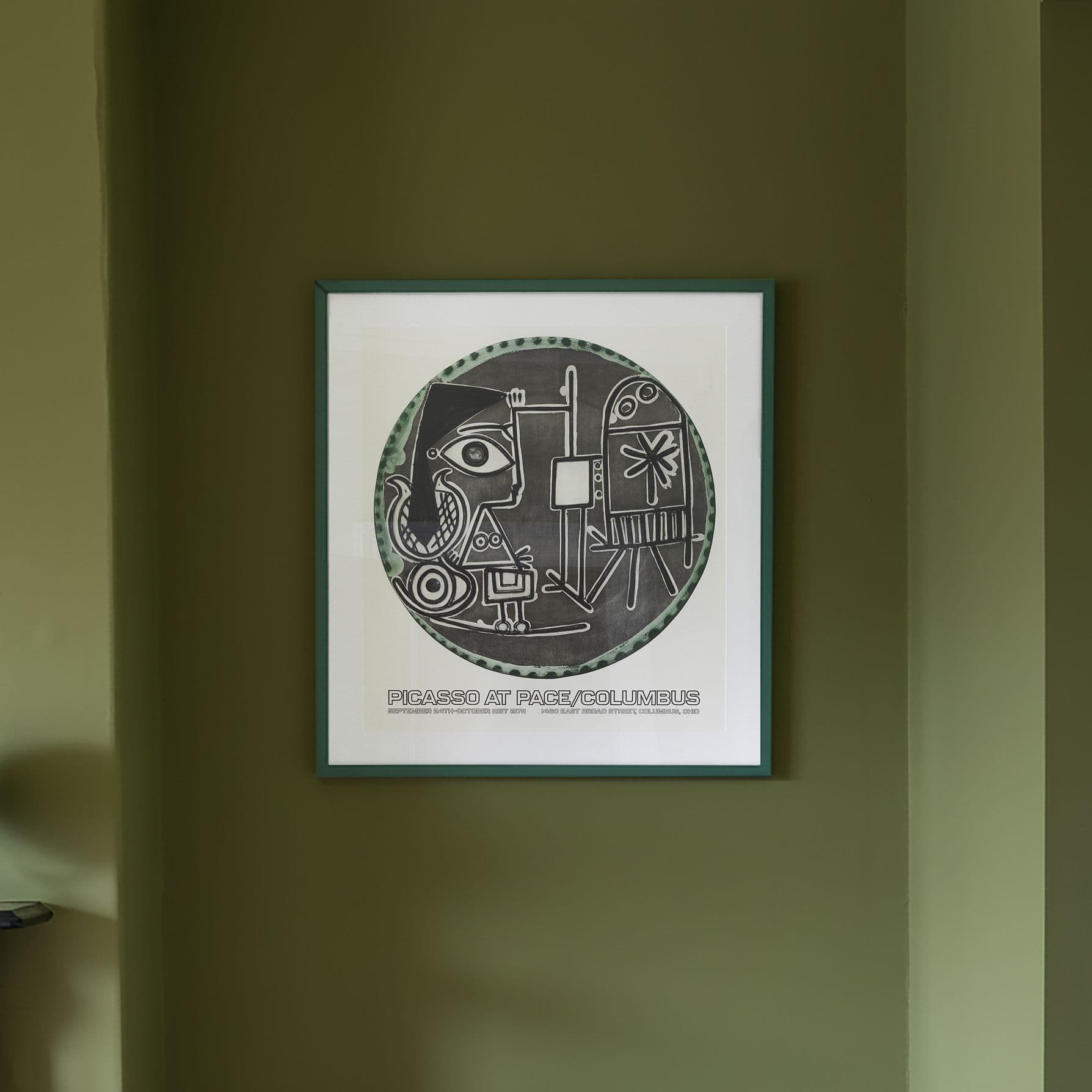 Picasso - Jacqueline at the easel, 1978 Limited edition, in a green wooden frame